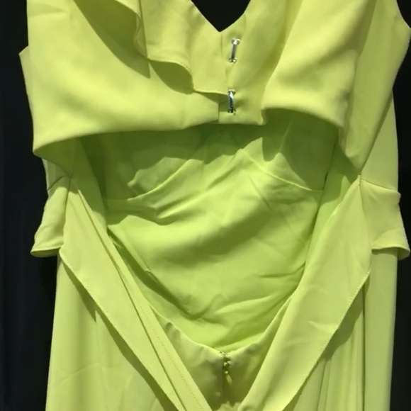 BCBG MaxAzria Gown - Picture 4 of 8